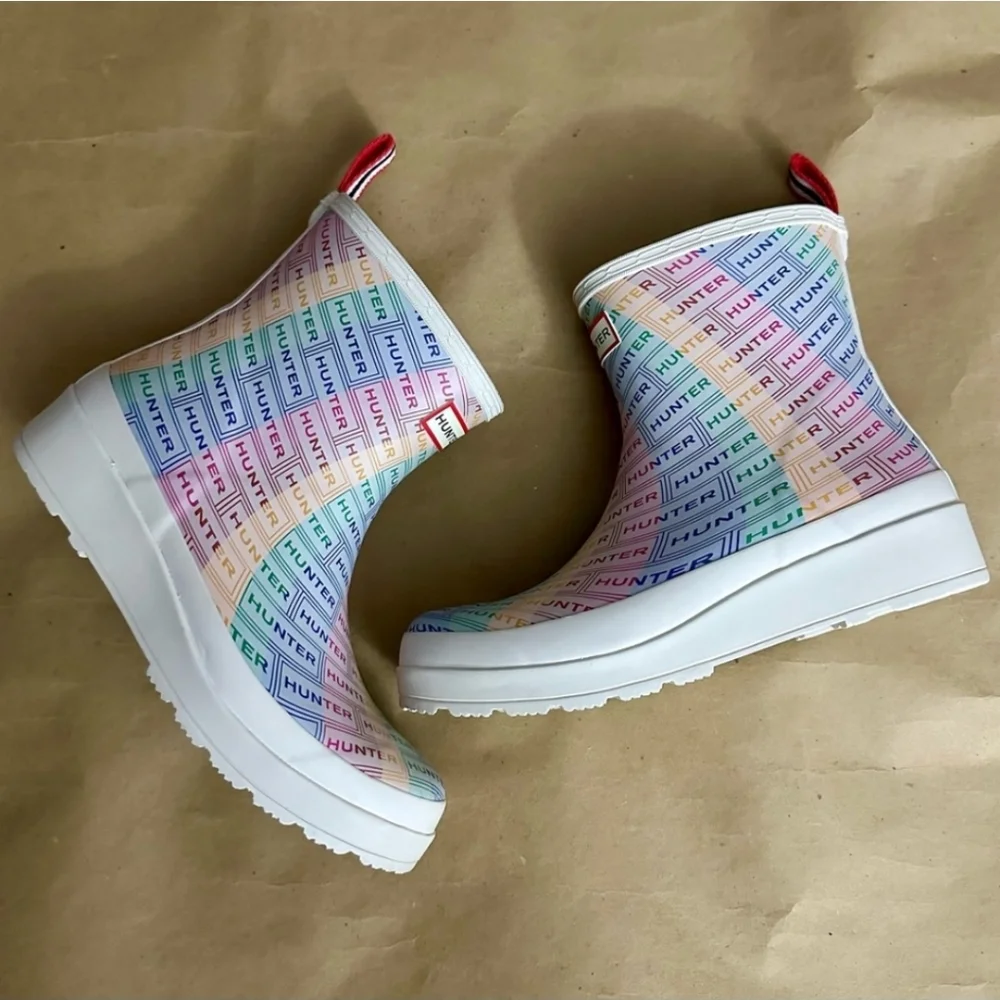 Hunter Play Short Slip-On Boots White with Rainbow Logo All-Weather Footwear - Picture 1 of 1